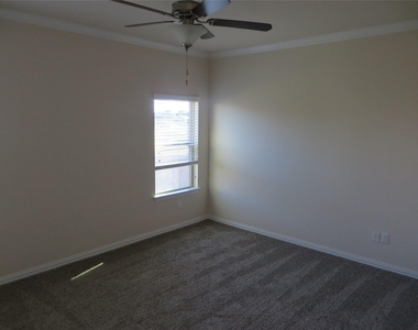 1220 Gaviota Ln - Photo Thumbnail 13