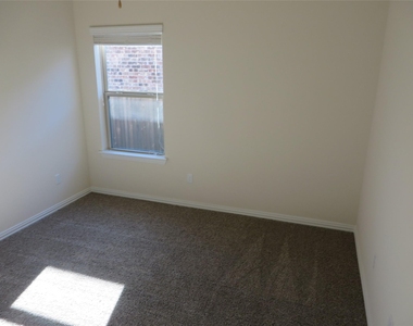 1220 Gaviota Ln - Photo Thumbnail 15
