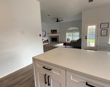 2623 Goldfinch Dr - Photo Thumbnail 6