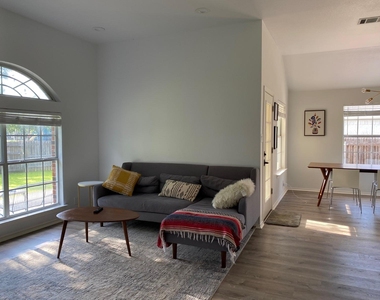 2623 Goldfinch Dr - Photo Thumbnail 4