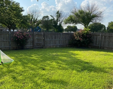 2623 Goldfinch Dr - Photo Thumbnail 16
