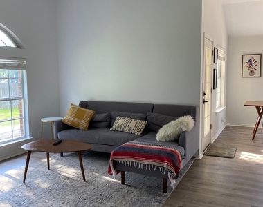 2623 Goldfinch Dr - Photo Thumbnail 2