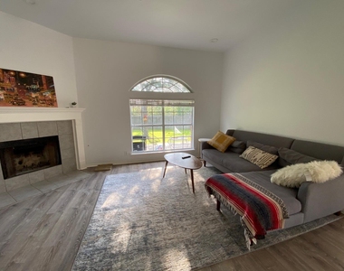 2623 Goldfinch Dr - Photo Thumbnail 1