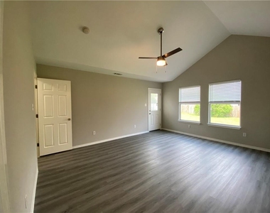 504 Debra Dr - Photo Thumbnail 9