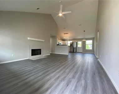 504 Debra Dr - Photo Thumbnail 2