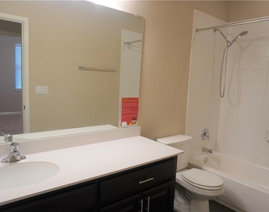 13800 Lyndhurst St - Photo Thumbnail 15