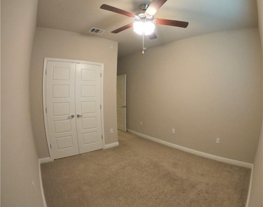 13800 Lyndhurst St - Photo Thumbnail 13
