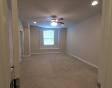 13800 Lyndhurst St - Photo Thumbnail 8