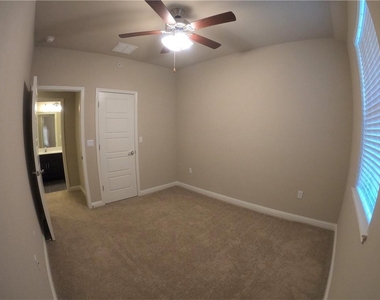 13800 Lyndhurst St - Photo Thumbnail 14