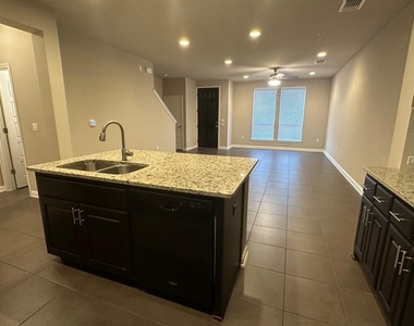 13800 Lyndhurst St - Photo Thumbnail 5