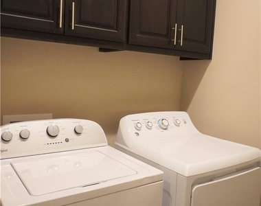 13800 Lyndhurst St - Photo Thumbnail 17