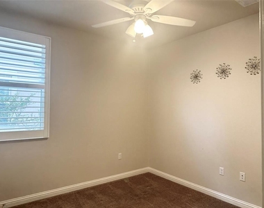 6814 E Riverside Dr - Photo Thumbnail 17