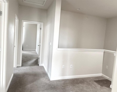 6814 E Riverside Dr - Photo Thumbnail 9