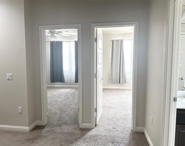 6814 E Riverside Dr - Photo Thumbnail 7