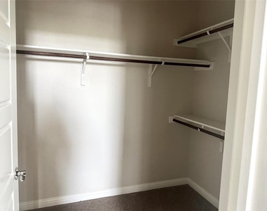 6814 E Riverside Dr - Photo Thumbnail 14