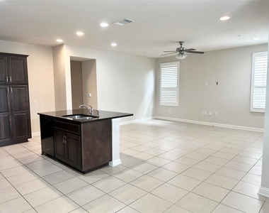 6814 E Riverside Dr - Photo Thumbnail 6