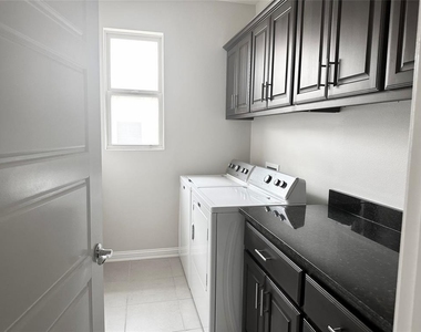 6814 E Riverside Dr - Photo Thumbnail 8