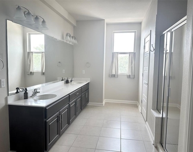 6814 E Riverside Dr - Photo Thumbnail 11