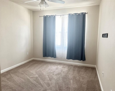 6814 E Riverside Dr - Photo Thumbnail 19