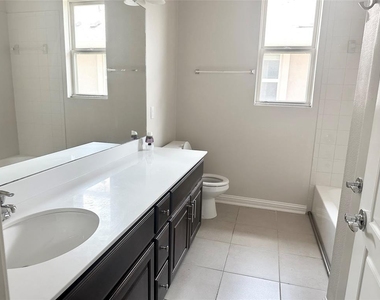 6814 E Riverside Dr - Photo Thumbnail 16