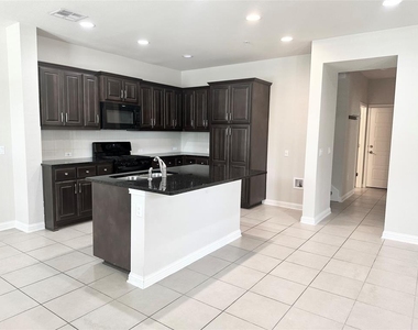 6814 E Riverside Dr - Photo Thumbnail 5