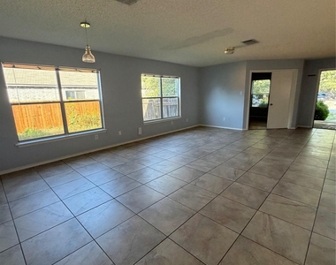 3207 Settlement Dr - Photo Thumbnail 2