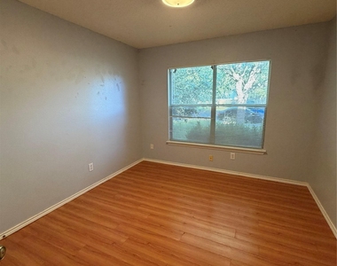3207 Settlement Dr - Photo Thumbnail 17