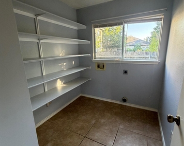 3207 Settlement Dr - Photo Thumbnail 4