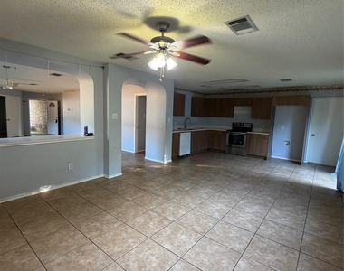 3207 Settlement Dr - Photo Thumbnail 8