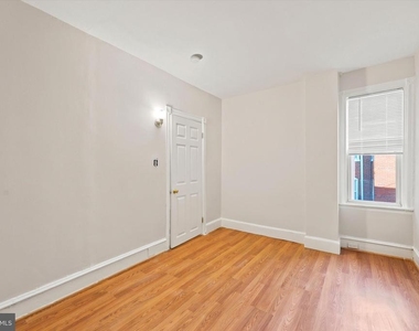 529 N Clayton Street - Photo Thumbnail 7