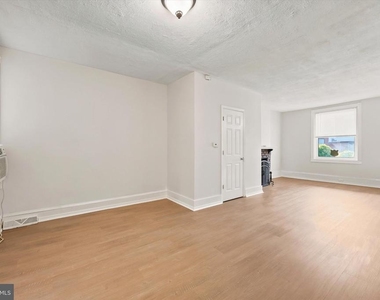 529 N Clayton Street - Photo Thumbnail 4