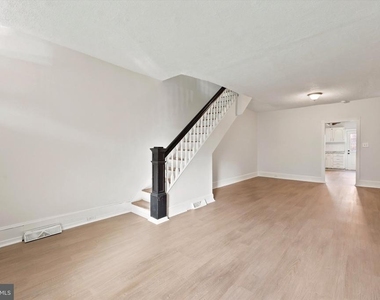529 N Clayton Street - Photo Thumbnail 3