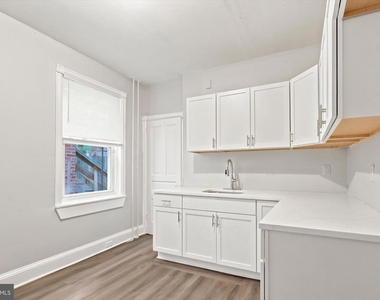 502 N Clayton Street - Photo Thumbnail 5