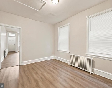 502 N Clayton Street - Photo Thumbnail 4