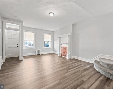 502 N Clayton Street - Photo Thumbnail 3
