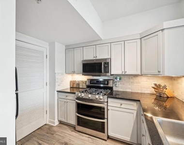 631 D Street Nw - Photo Thumbnail 6