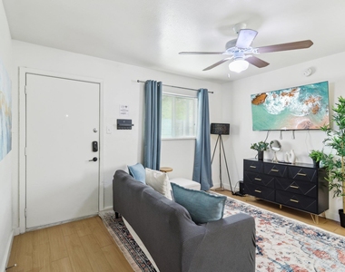 3107 Speedway Ave - Photo Thumbnail 1