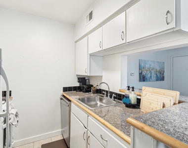 3107 Speedway Ave - Photo Thumbnail 6
