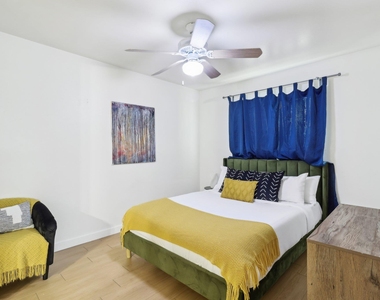 3107 Speedway Ave - Photo Thumbnail 7