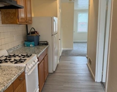 1014 Ne 48th Place Ne - Photo Thumbnail 4