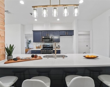 2537 Vernell Way - Photo Thumbnail 3