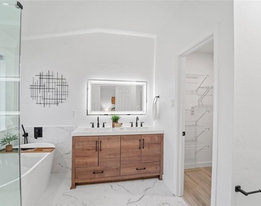 2537 Vernell Way - Photo Thumbnail 21