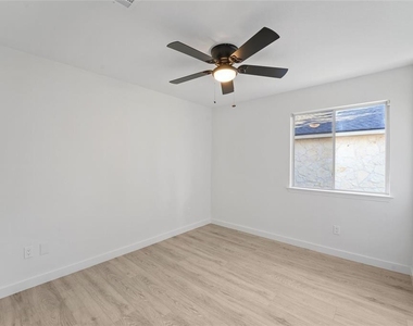 2537 Vernell Way - Photo Thumbnail 10