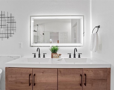 2537 Vernell Way - Photo Thumbnail 20