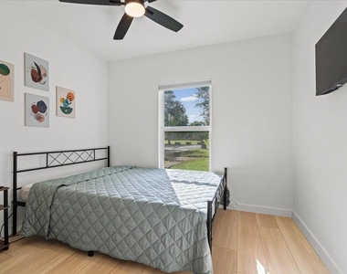 1406 N Georgetown St - Photo Thumbnail 5