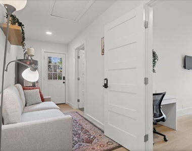 1406 N Georgetown St - Photo Thumbnail 17