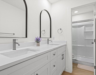 1406 N Georgetown St - Photo Thumbnail 21