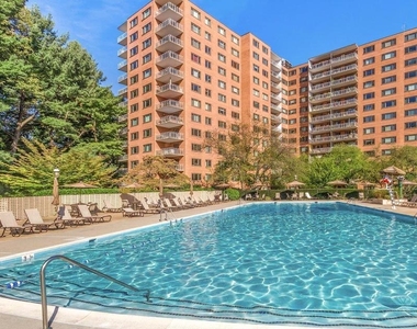 4201 Cathedral Avenue Nw - Photo Thumbnail 43