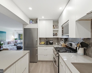 4201 Cathedral Avenue Nw - Photo Thumbnail 7
