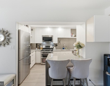 4201 Cathedral Avenue Nw - Photo Thumbnail 10